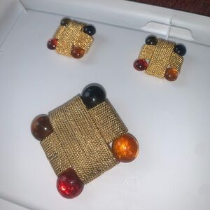 Vintage costume jewelry set. Brooch pin and clip on earrings, gold toned